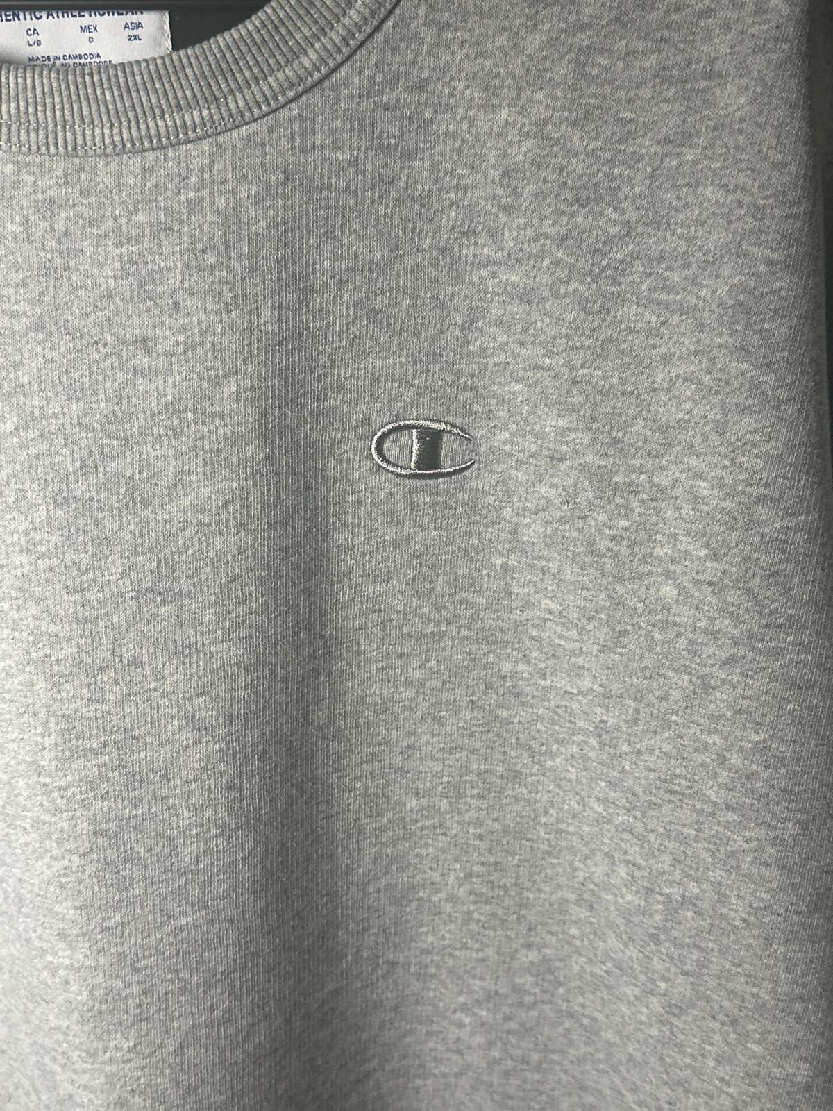 Champion Men's Grey Crewneck Sweatshirt