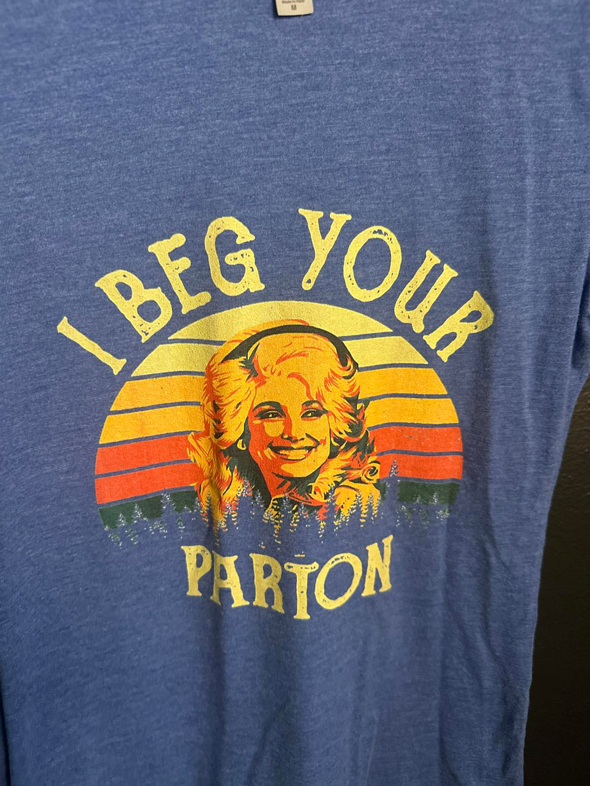 Dolly Parton "I Beg Your Parton" Graphic Tee
