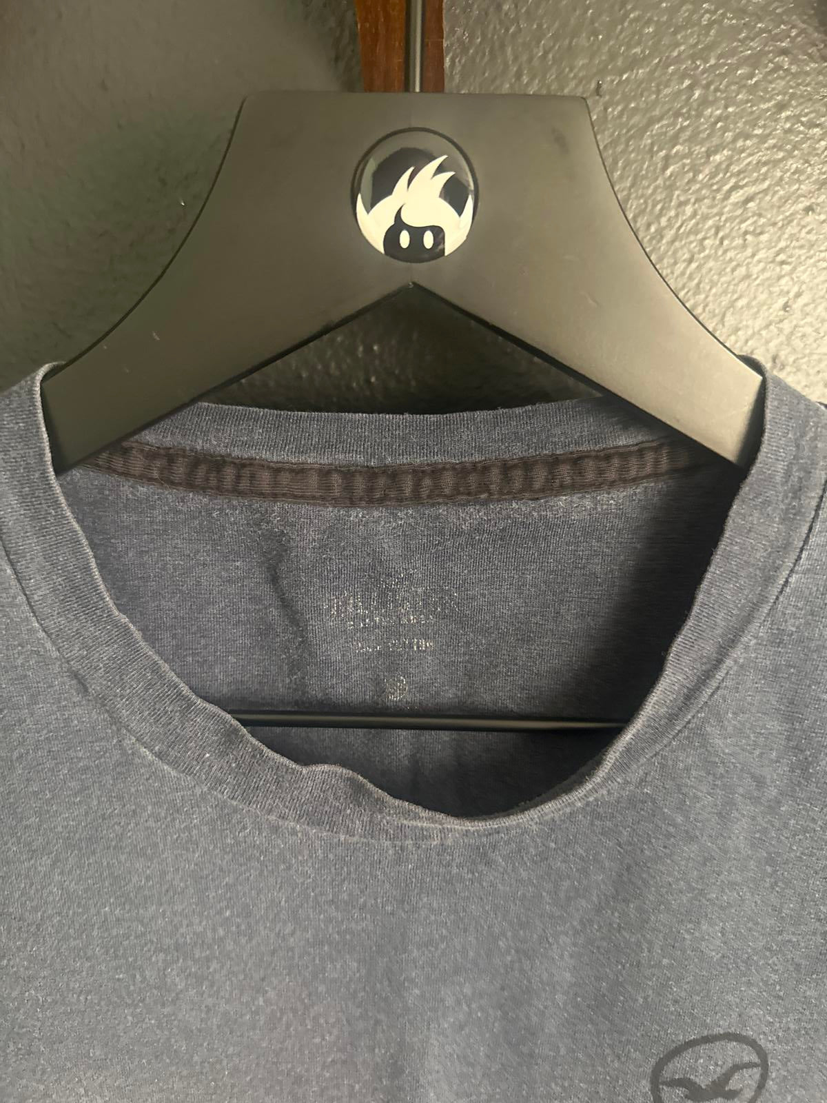 Hollister Graphic Tee - Casual Summer Style