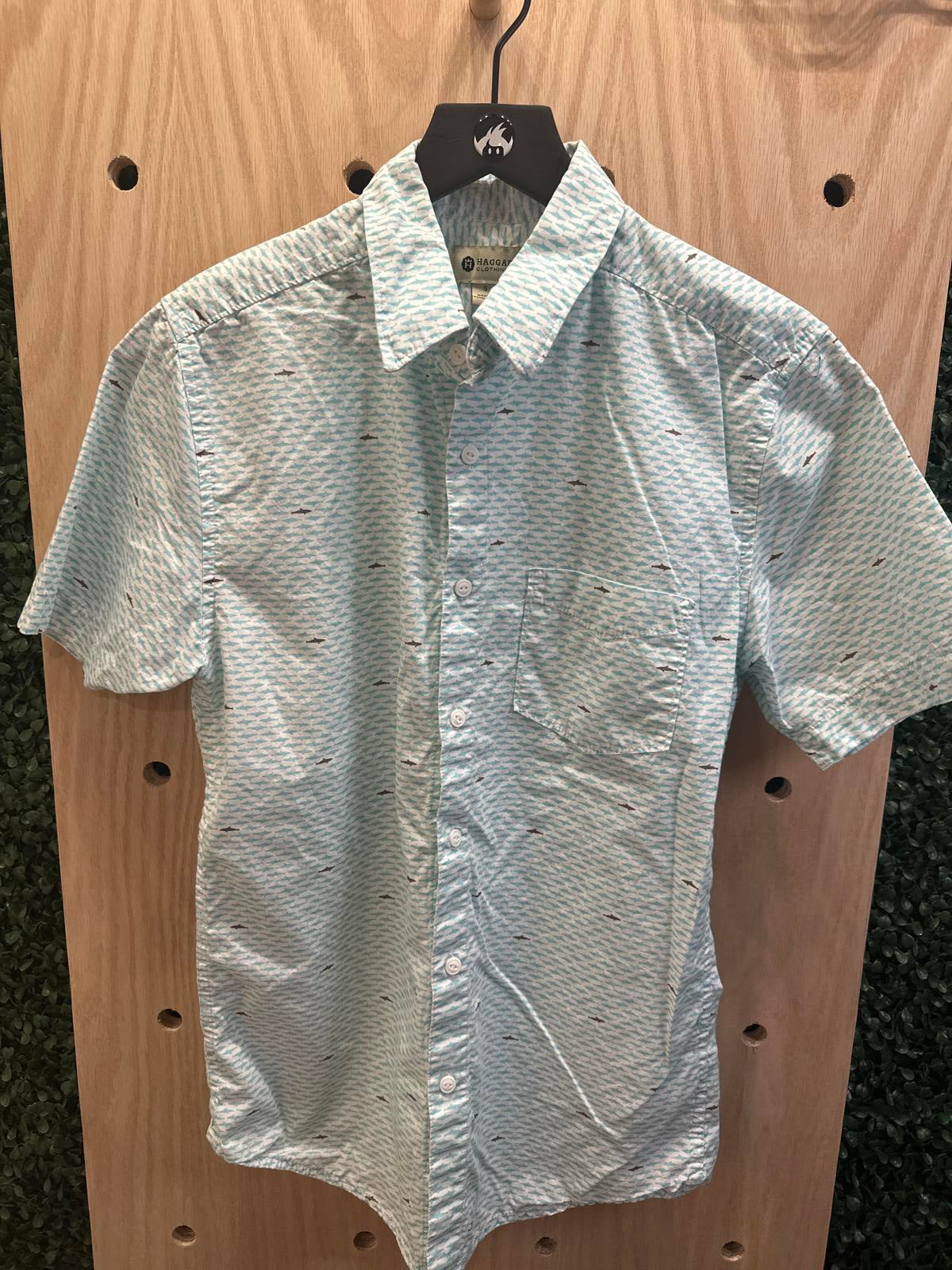Haggar Men's Short Sleeve Button-Up Shirt with Fish Pattern