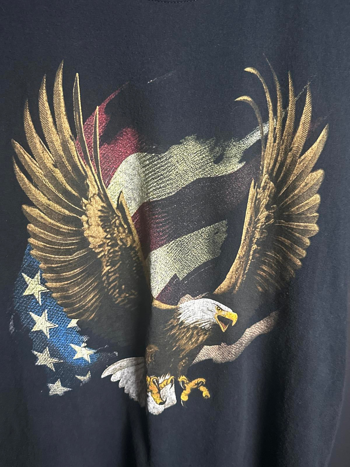 Gildan Heavy Cotton Men's Black Graphic T-Shirt with Eagle and Flag Design