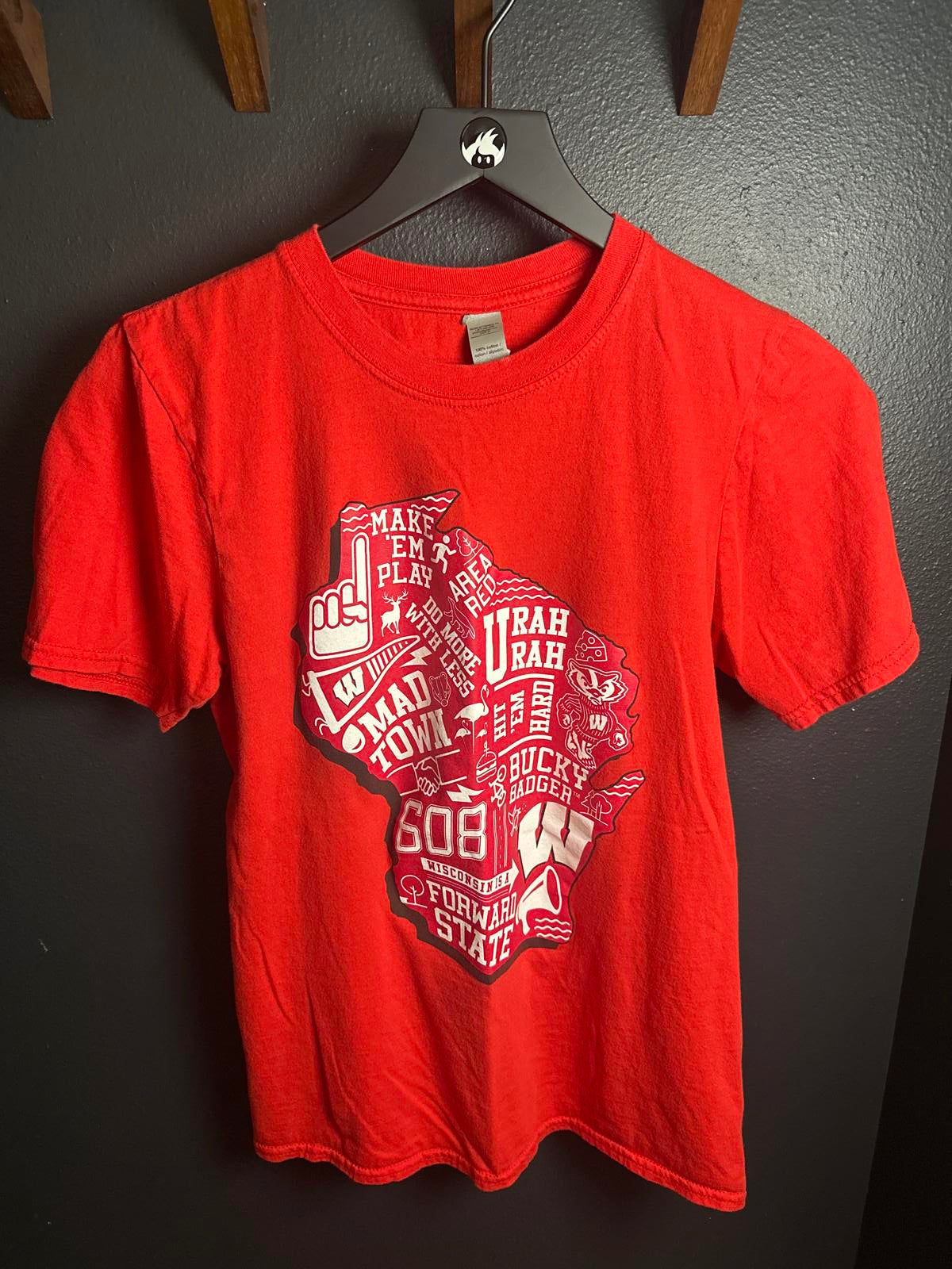 Fanatics Wisconsin State Graphic T-Shirt