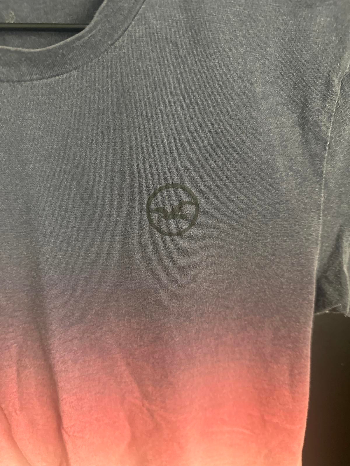 Hollister Graphic Tee - Casual Summer Style