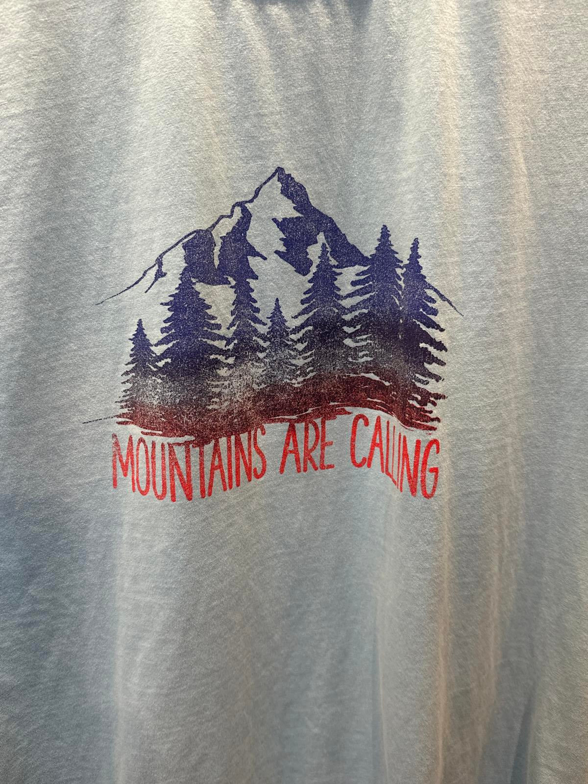 Coleman Men's Light Blue 'Mountains Are Calling' Graphic T-Shirt XL