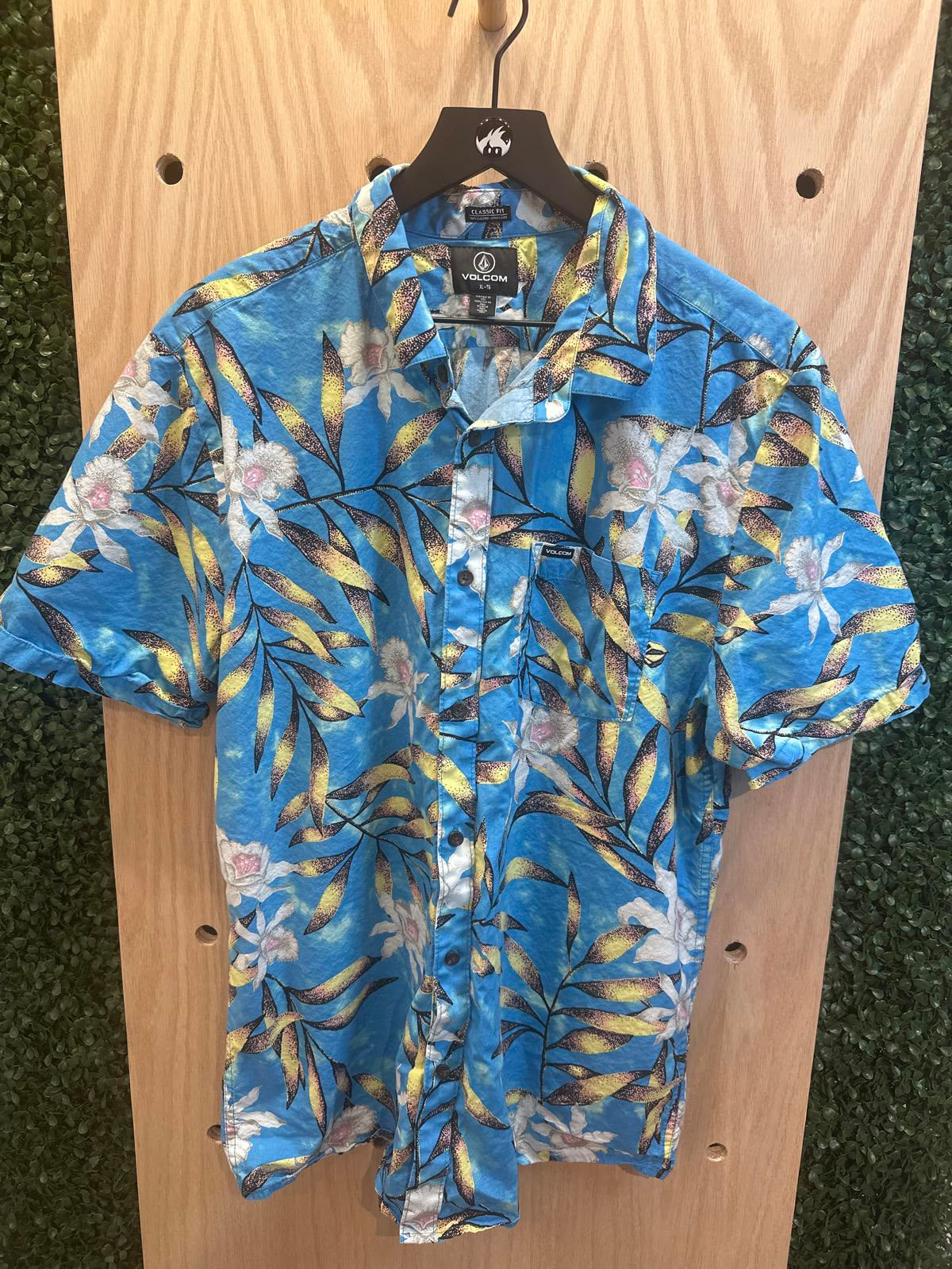 Volcom Classic Fit Men's Hawaiian Shirt XL