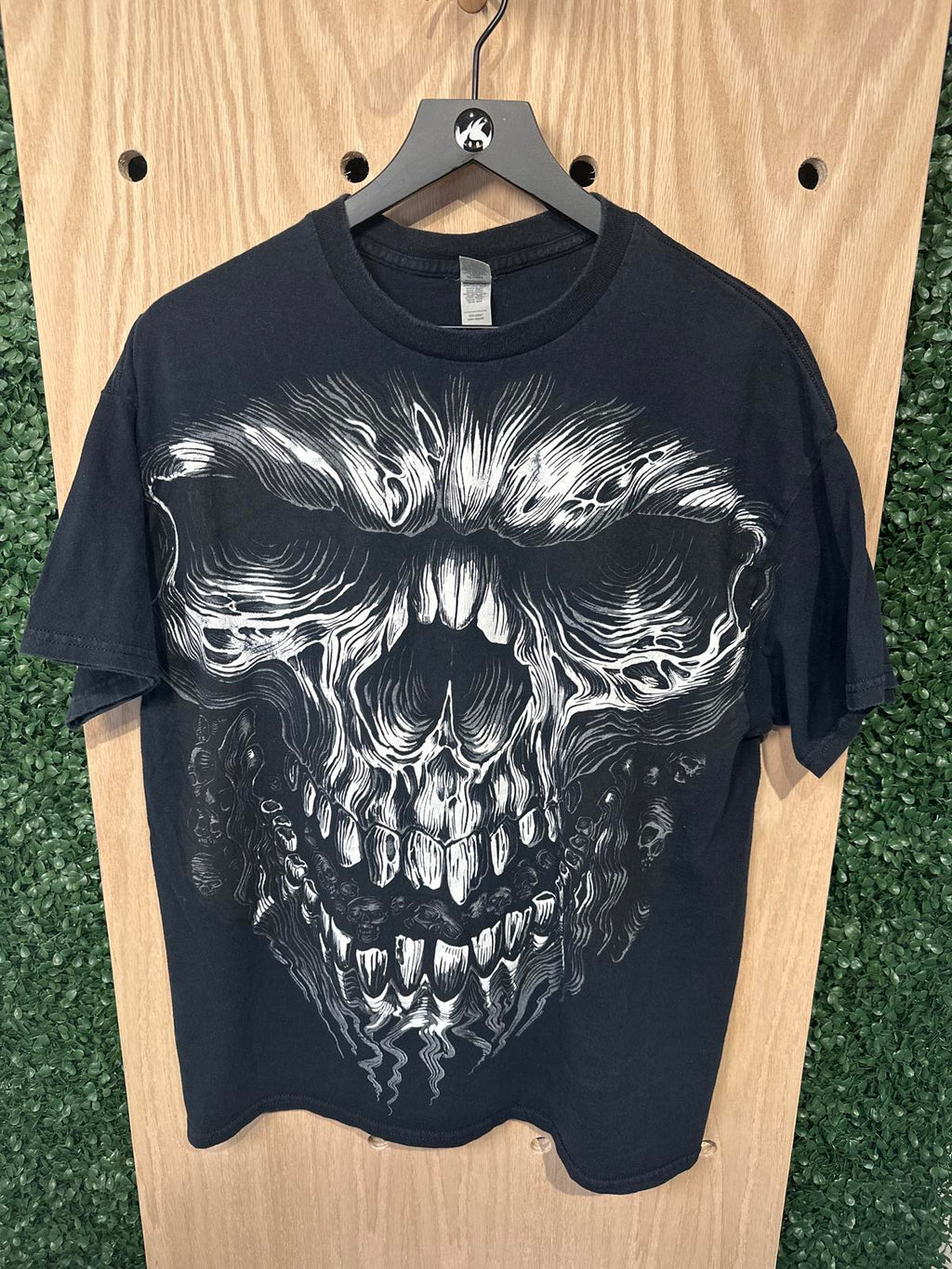 Gildan Black Graphic Skull T-Shirt