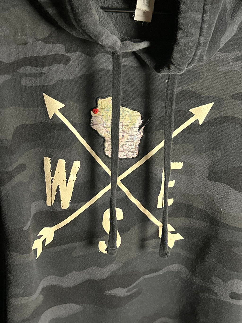 Black Camouflage Cropped Hoodie with Arrow and Map Design