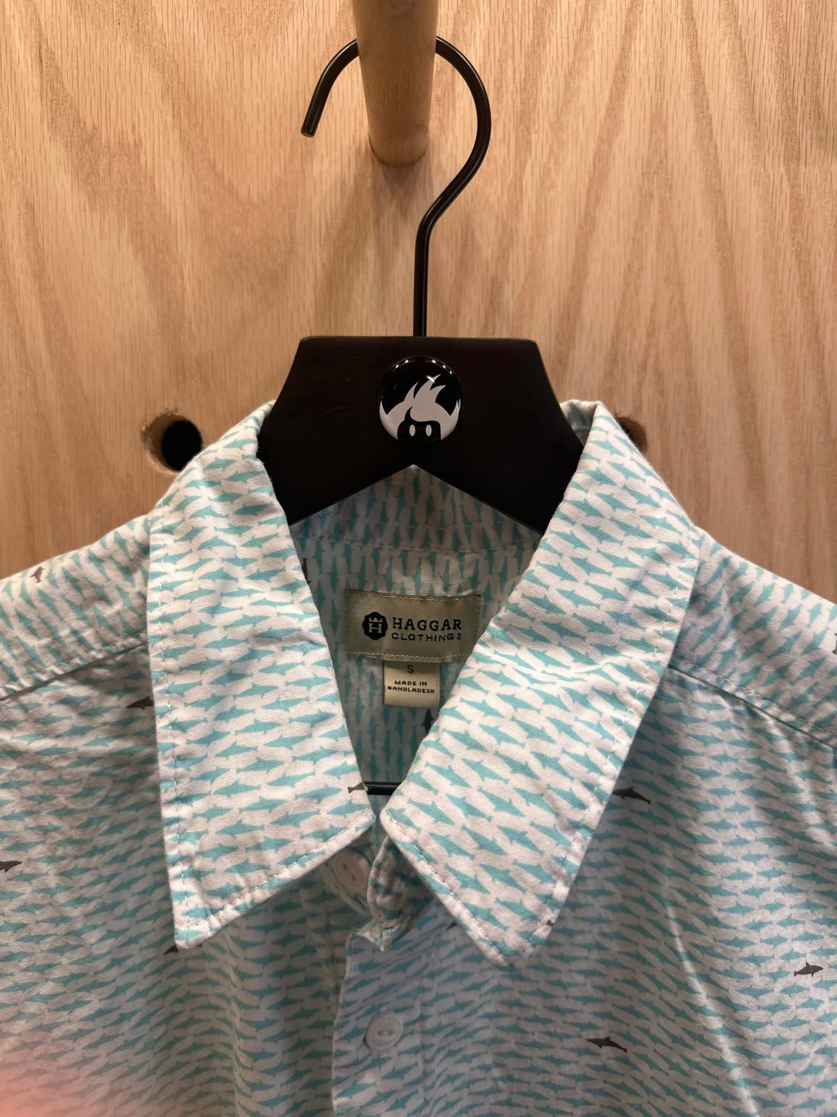 Haggar Men's Short Sleeve Button-Up Shirt with Fish Pattern