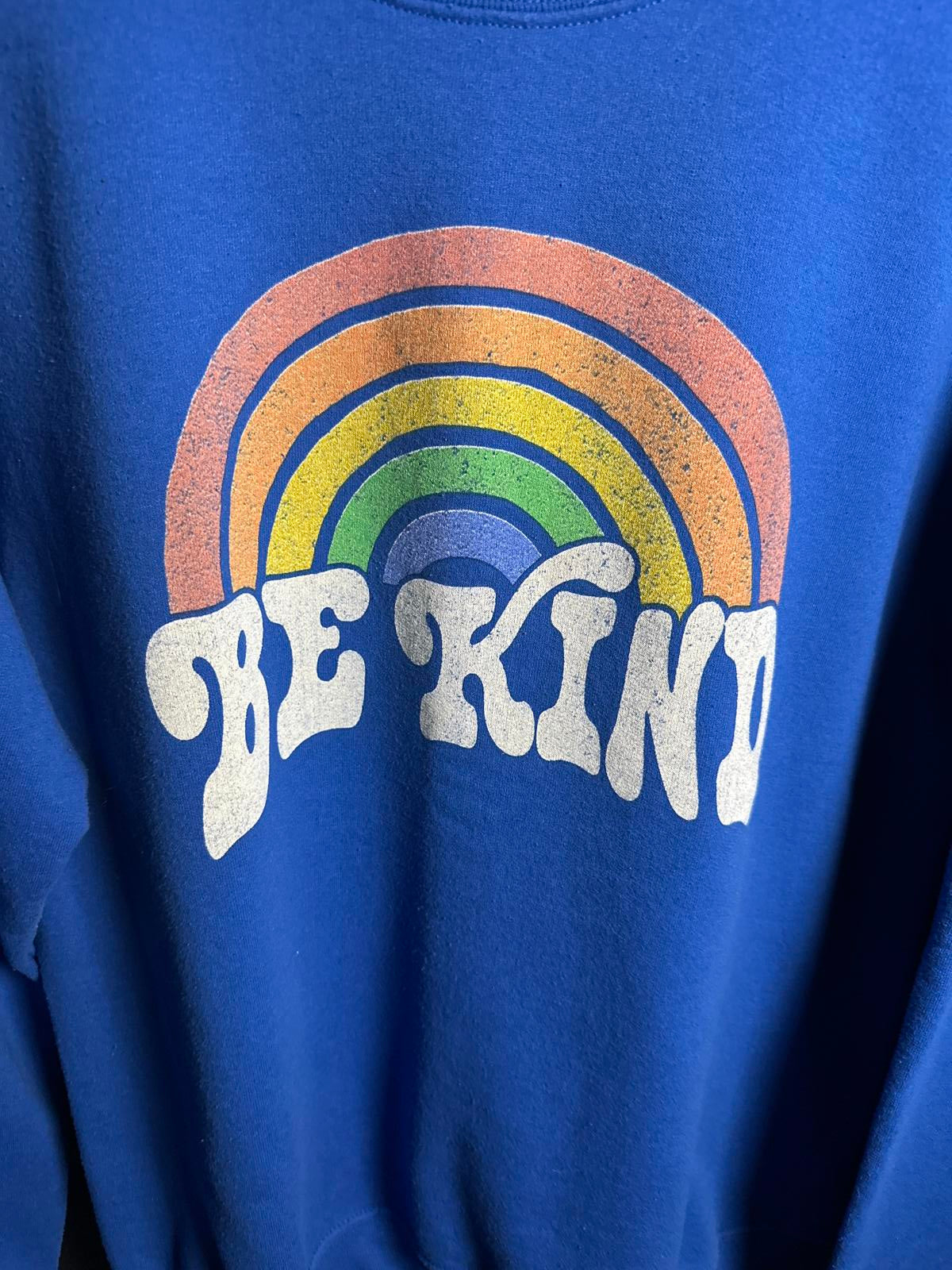 Retro BE KIND Rainbow Sweatshirt - Cozy & Stylish