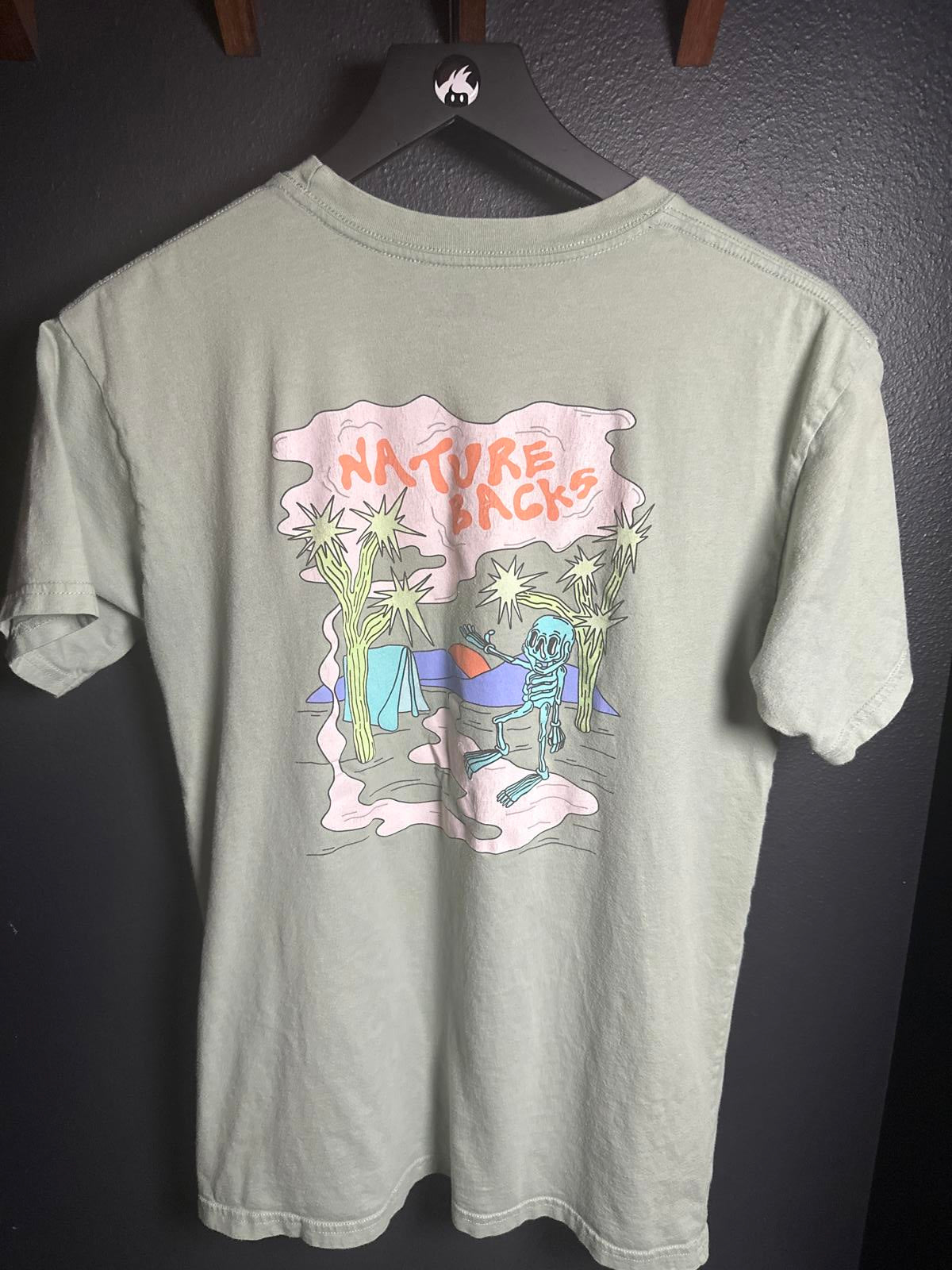 Nature Backs Men's Graphic T-Shirt Size M