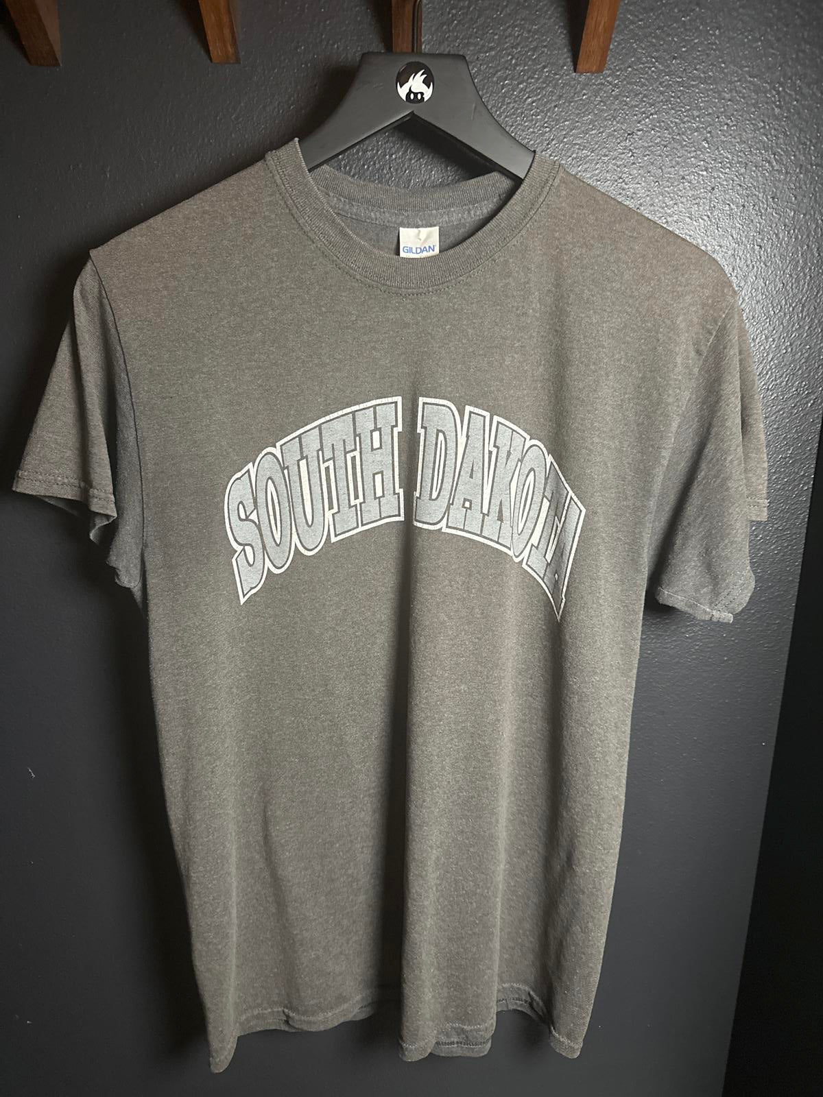 Gildan South Dakota Graphic T-Shirt, Gray Men's Size - M