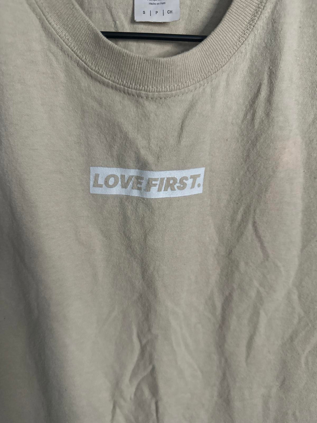 Gildan Love First Graphic Tee – Casual Comfort