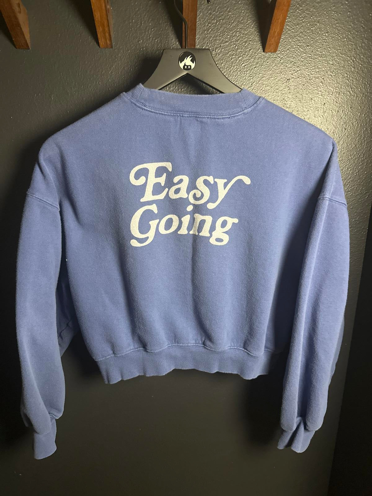 Laid Back Easy Going Cropped Sweatshirt - Cozy Style for Any Occasion