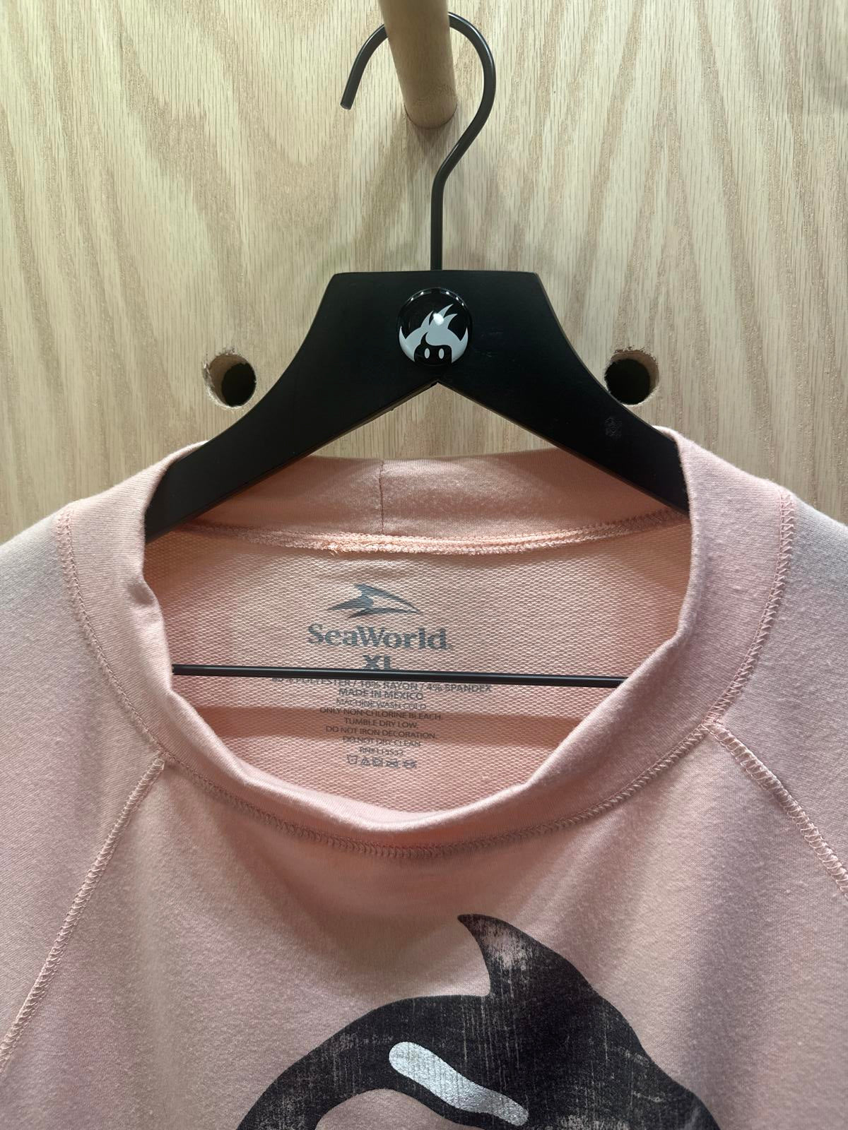 SeaWorld Woman's Long Sleeve Crop Top