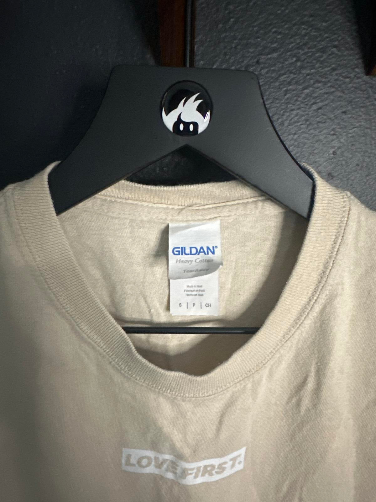 Gildan Love First Graphic Tee – Casual Comfort