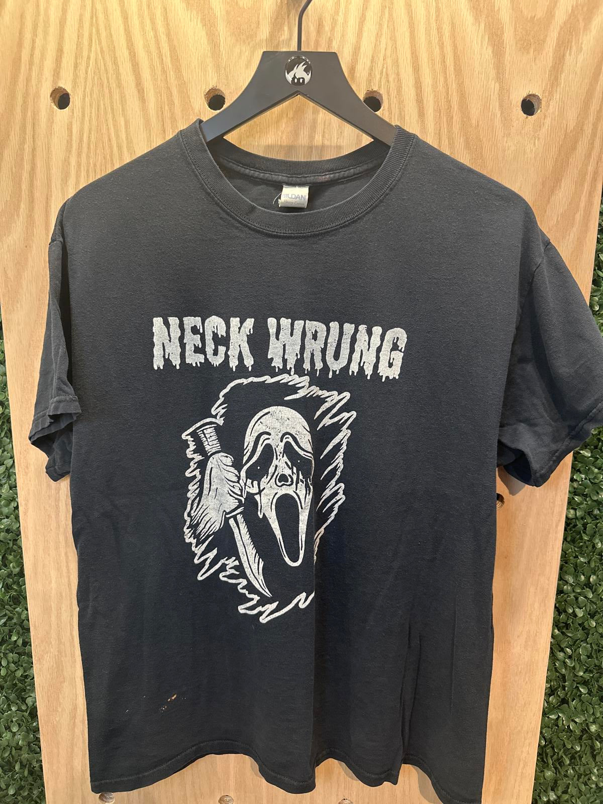 Gildan Men's Black Graphic T-Shirt Neck Wrung Scream Style