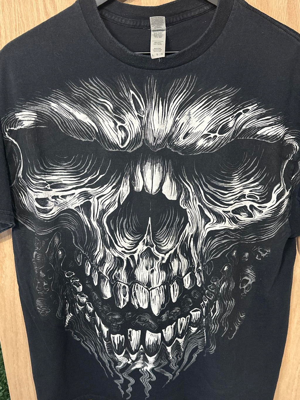 Gildan Black Graphic Skull T-Shirt