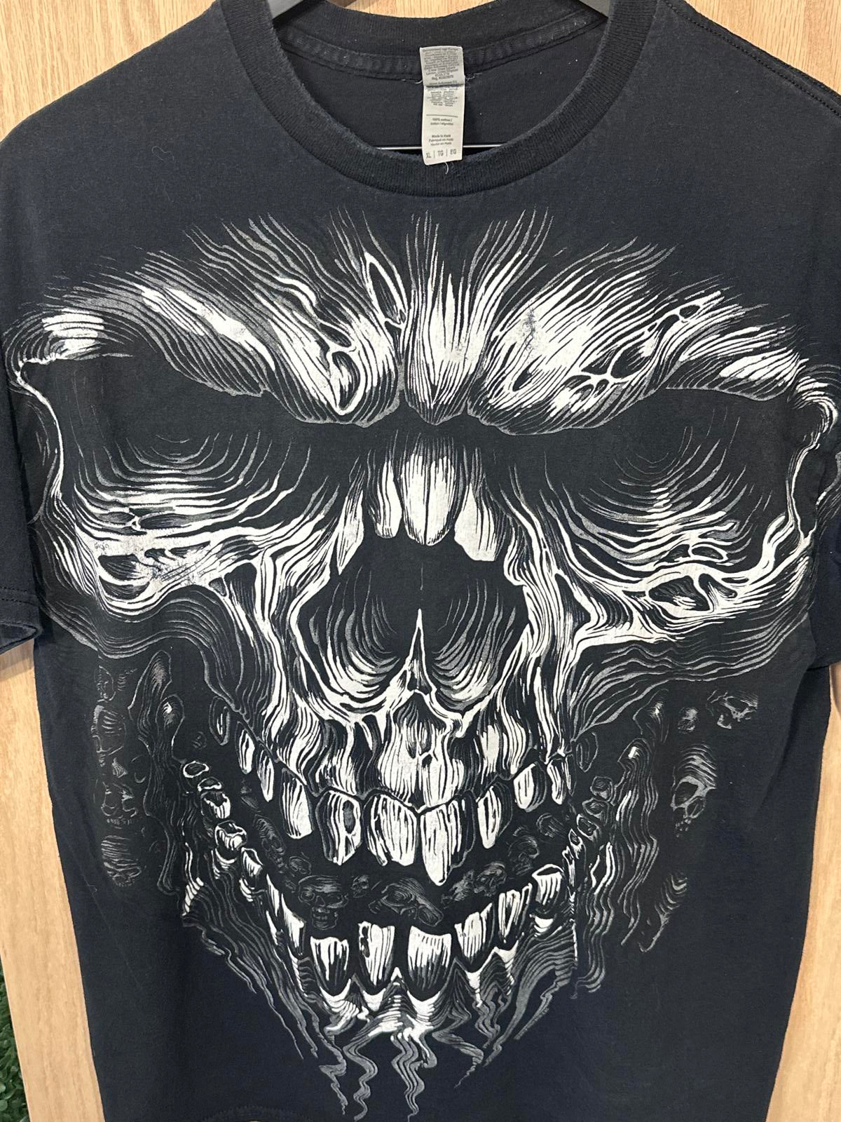 Gildan Black Graphic Skull T-Shirt