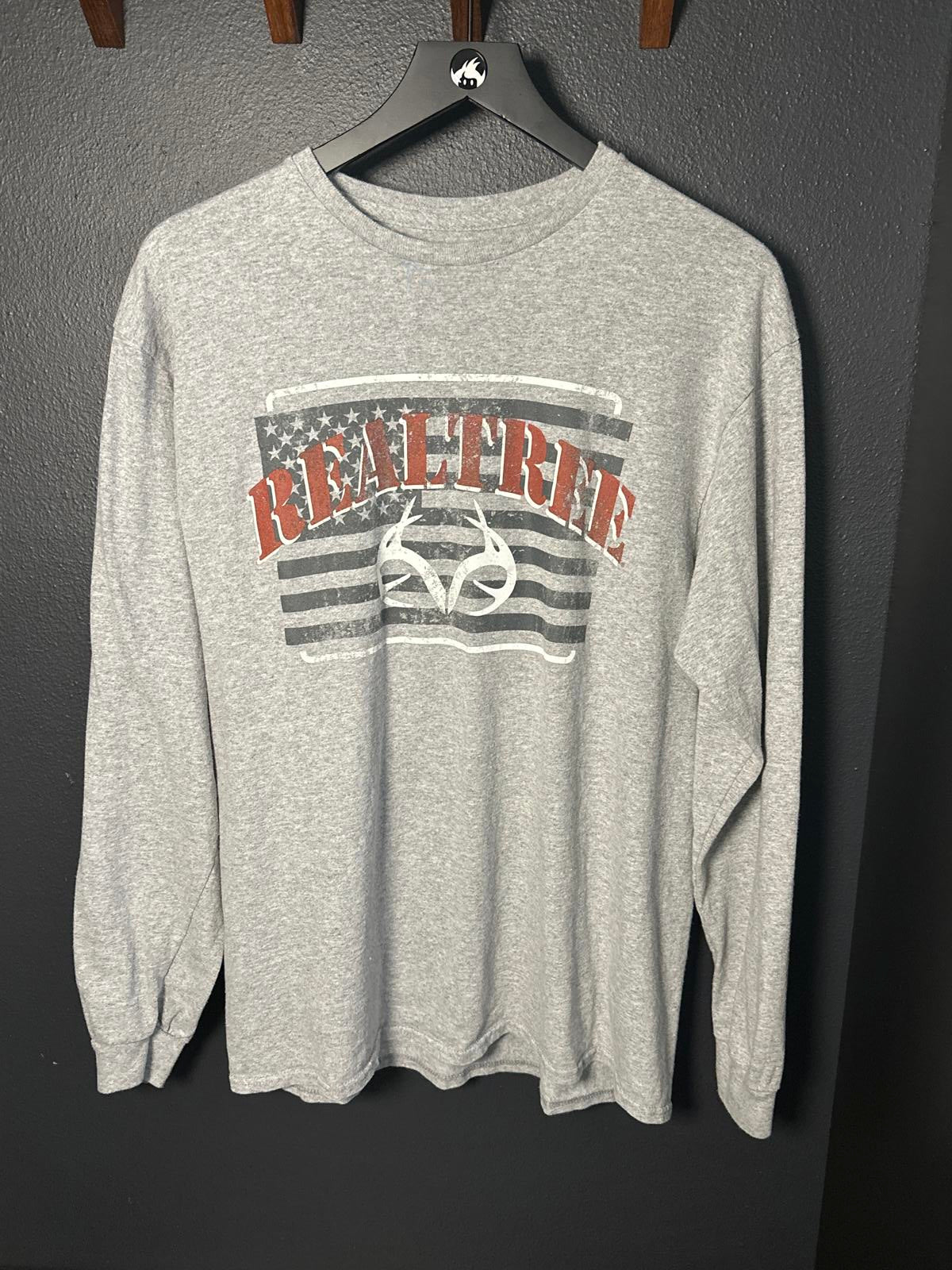 Realtree Grey Long Sleeve Men's Shirt with Flag Graphic