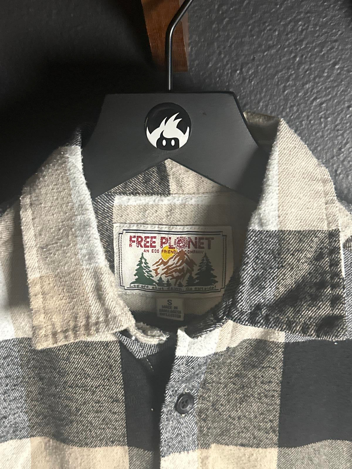 Free Planet Men's Plaid Button-Up Shirt Size Small